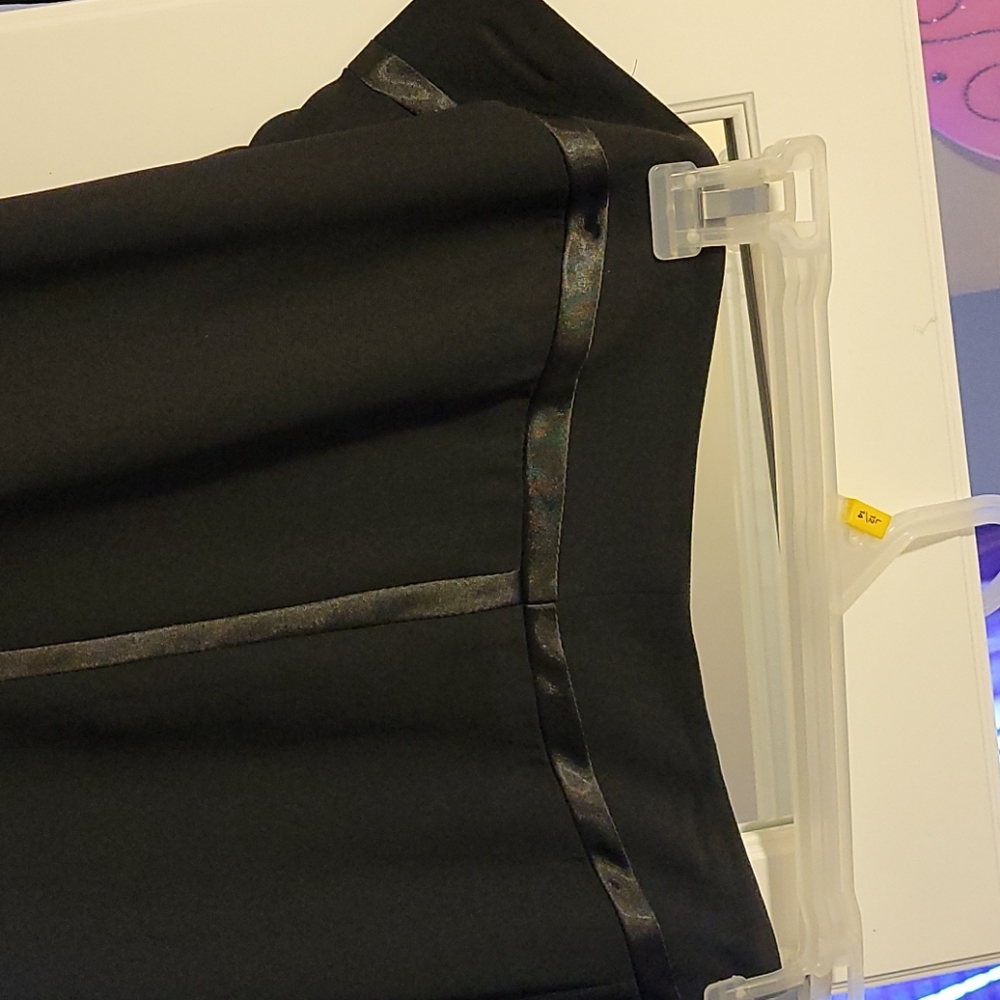 Clothes - Picture 3 of 3
